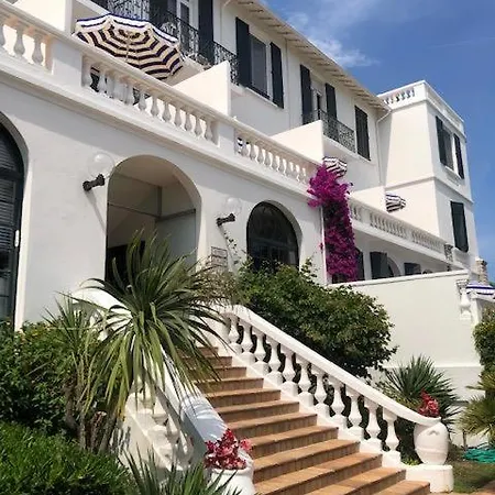 Des Mimosas 3* 주앙레핑