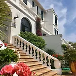 Des Mimosas Juan-les-Pins