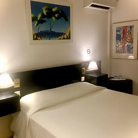 Des Mimosas 3* Juan-les-Pins